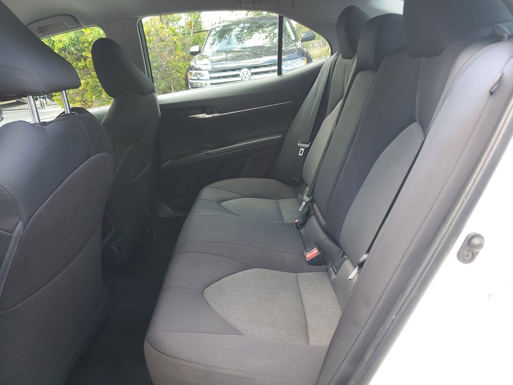 Used 2018 Toyota Camry LE FWD image 11