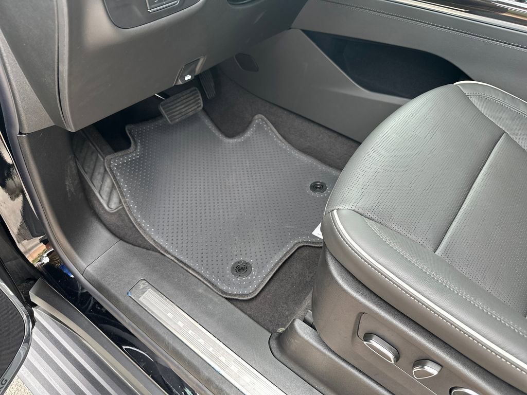 New 2026 Cadillac Escalade ESV Luxury AWD/4WD image 22