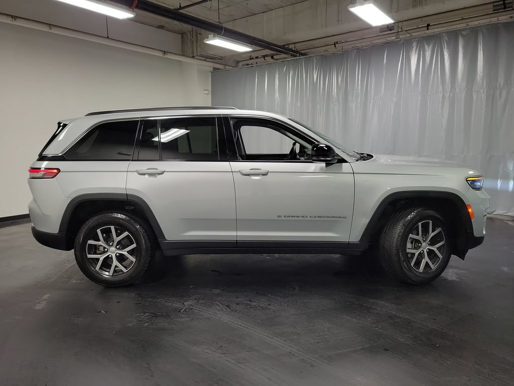 Used 2023 Jeep Grand Cherokee Limited AWD/4WD image 9