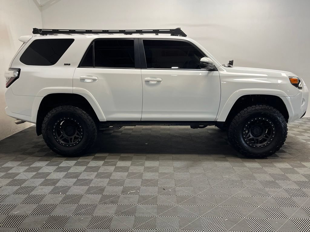 Used 2020 Toyota 4Runner SR5 Premium w/ Moonroof Package AWD/4WD image 4
