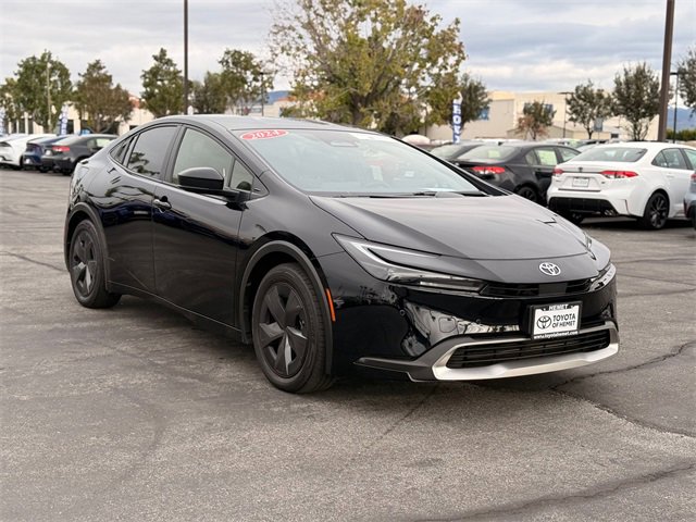 Used 2024 Toyota Prius Prime SE image 3