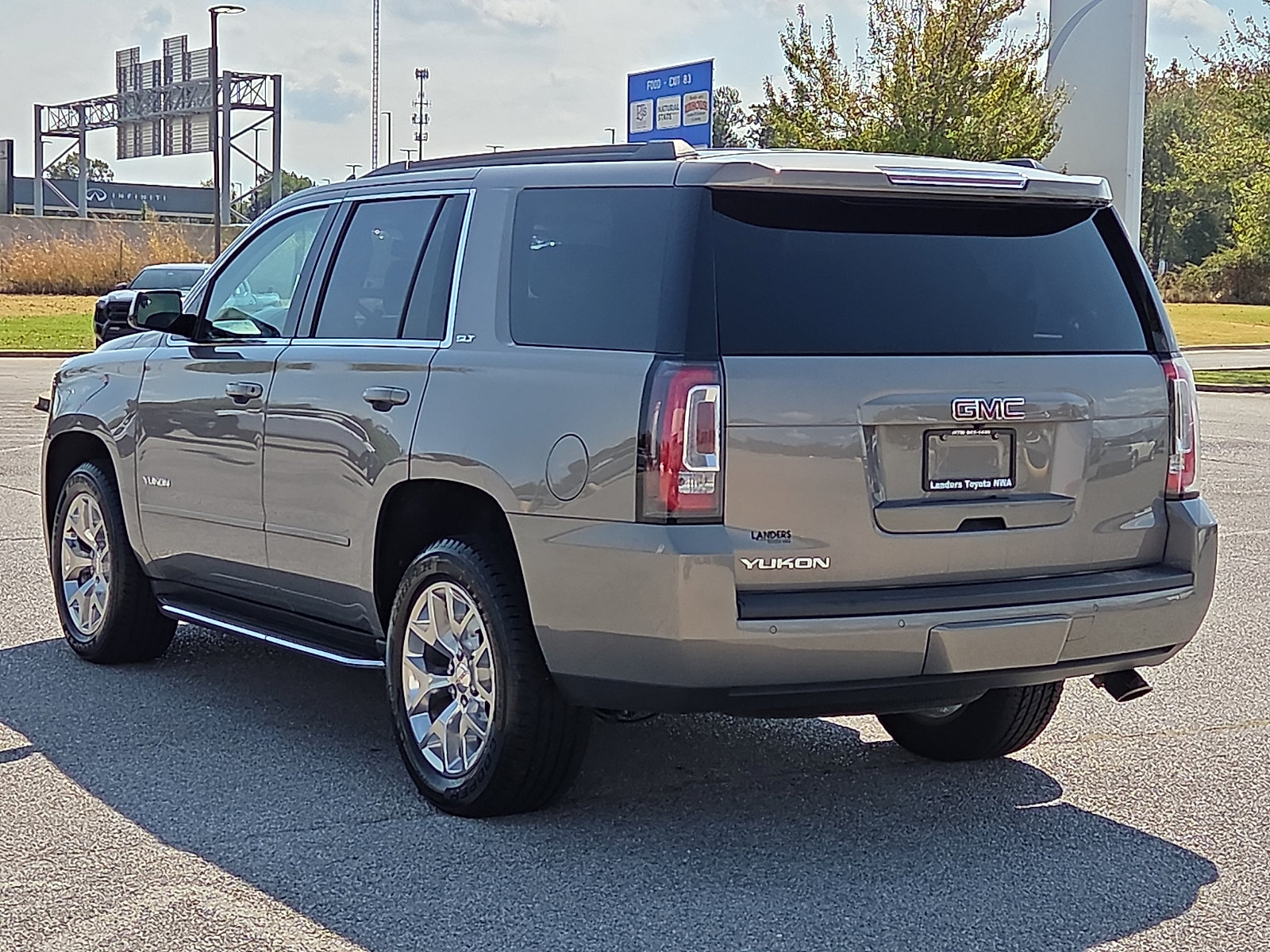 Used 2019 GMC Yukon SLT w/ HD Trailering Package AWD/4WD image 4