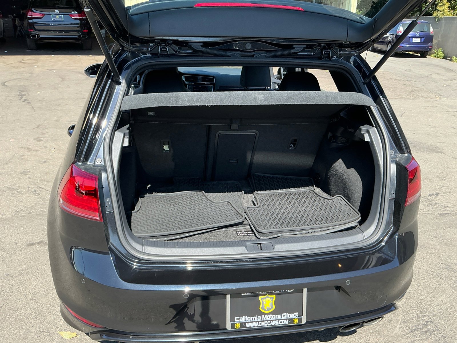 Used 2017 Volkswagen Golf R 4-Door image 25