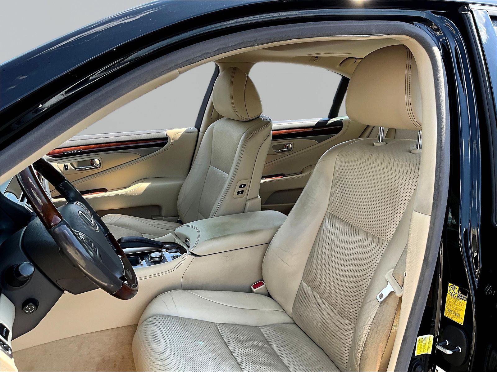 Used 2014 Lexus LS 460 AWD w/ Comfort Package image 21