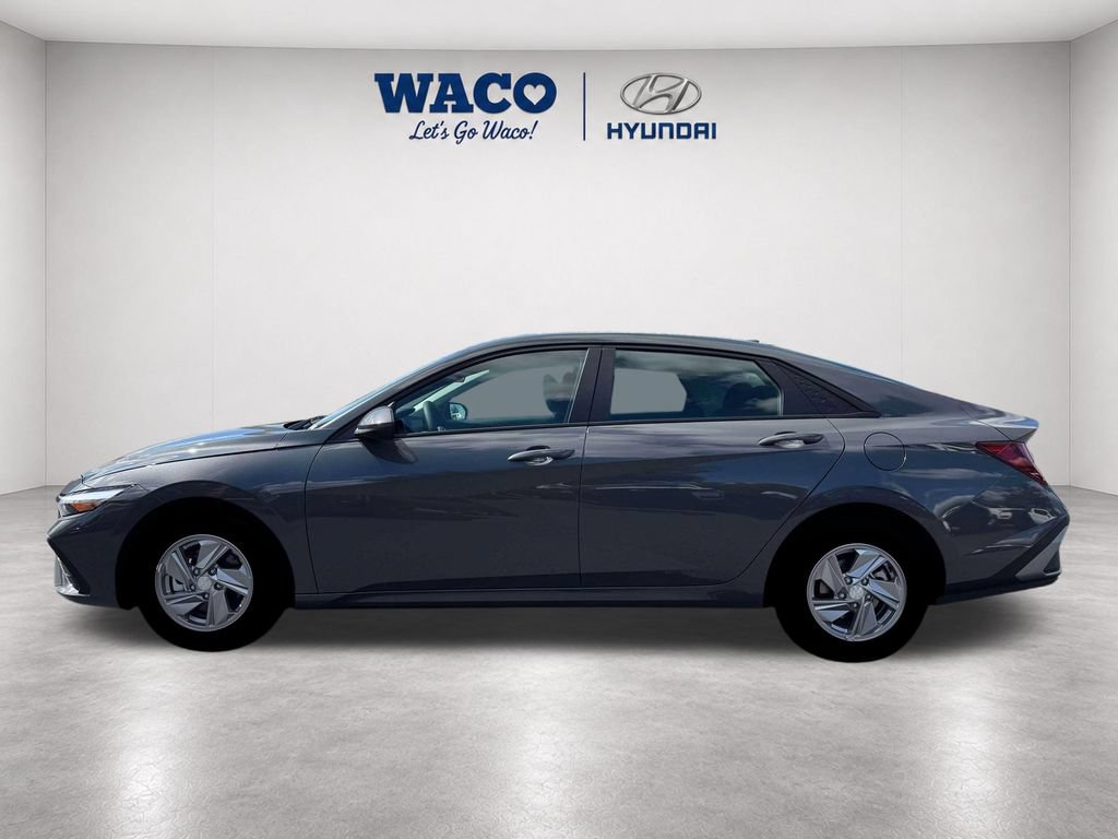 Used 2026 Hyundai Elantra SE FWD image 3