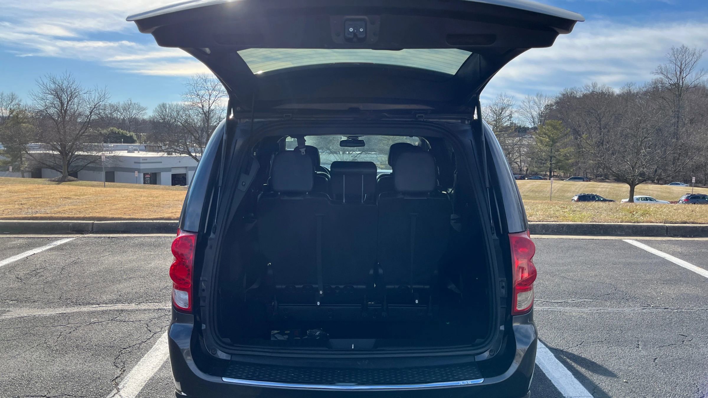 Used 2018 Dodge Grand Caravan SXT w/ Blacktop Package image 12