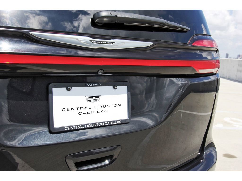 Used 2022 Chrysler Pacifica Touring-L image 29