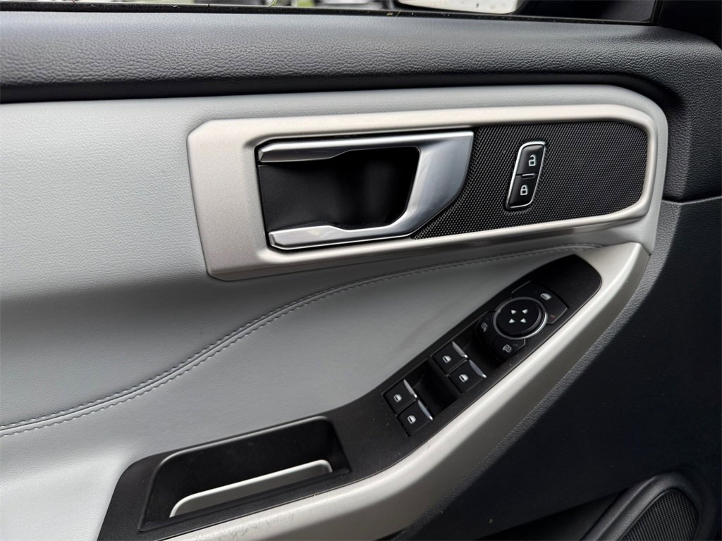 Certified 2022 Ford Explorer XLT w/ Equipment Group 202A image 17