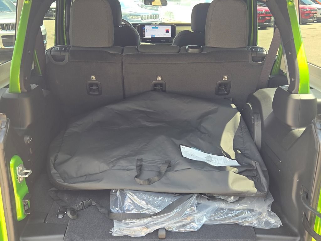 Used 2025 Jeep Wrangler Unlimited Sport AWD/4WD image 15