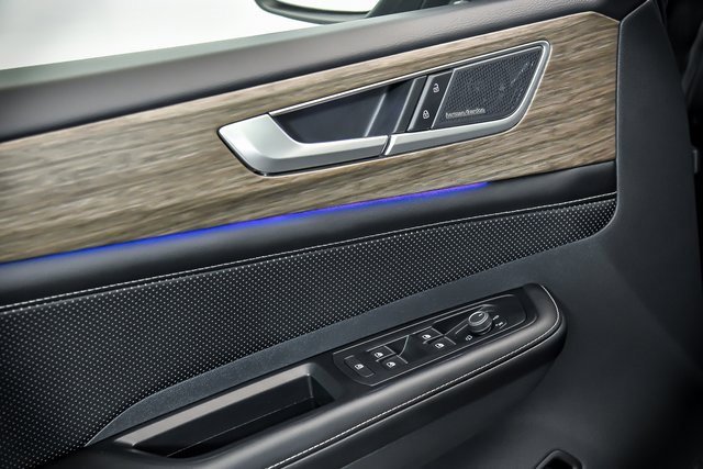 Certified 2025 Volkswagen Atlas SEL Premium R-Line image 5