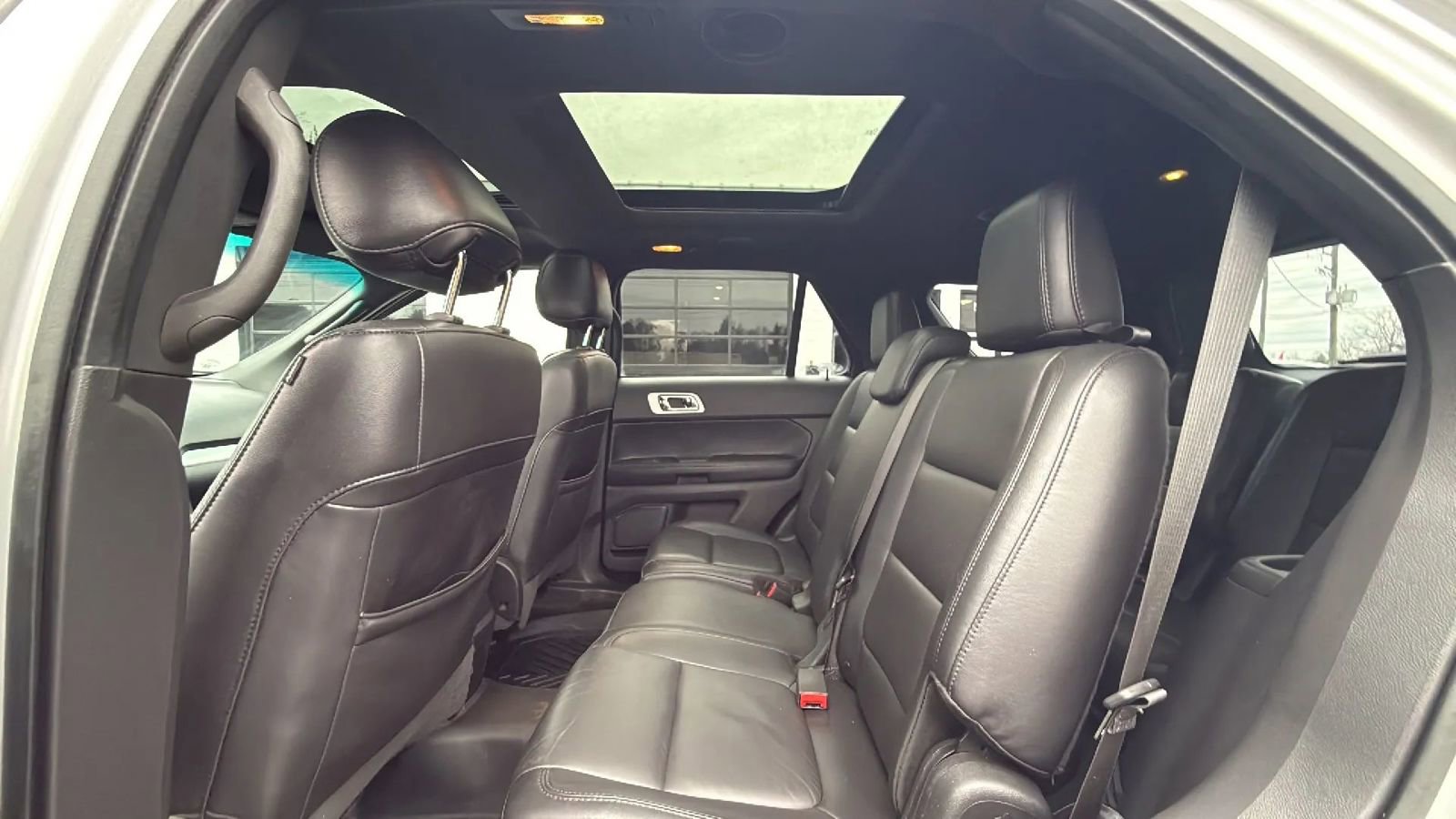 Used 2015 Ford Explorer XLT w/ Equipment Group 202A image 38