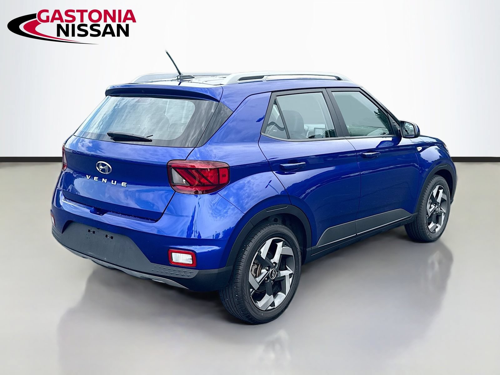 Used 2023 Hyundai Venue Limited FWD image 9
