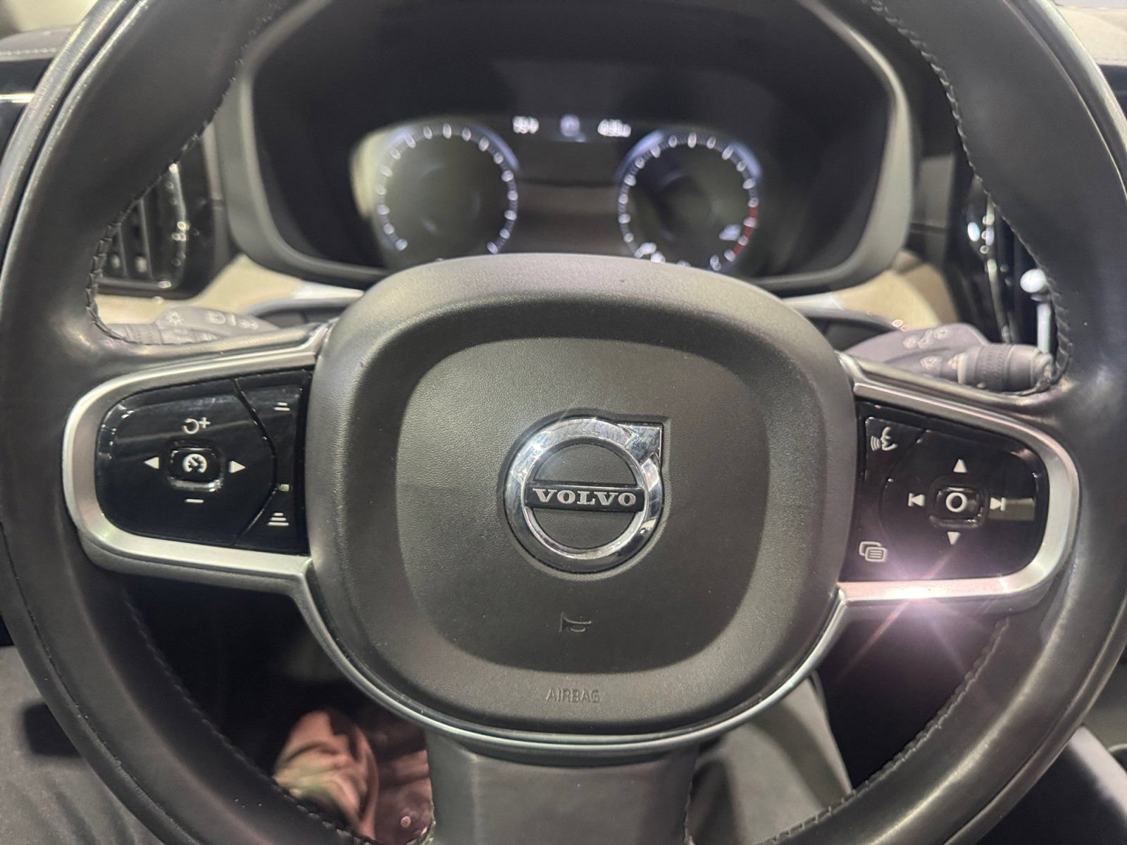 Used 2018 Volvo XC60 T6 Inscription w/ Convenience Package AWD/4WD image 18
