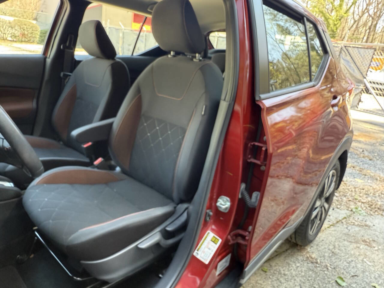 Used 2019 Nissan Kicks SR w/ Exterior Package image 29