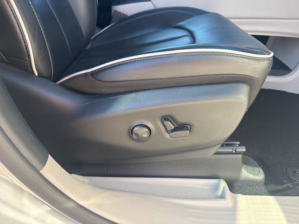 Used 2024 Chrysler Pacifica Limited image 26