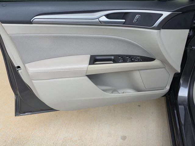Used 2020 Ford Fusion SE w/ Fleet SE Value Package image 32