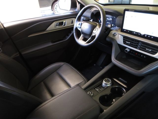 Certified 2025 Ford Explorer Active w/ Active Comfort Package RWD image 22