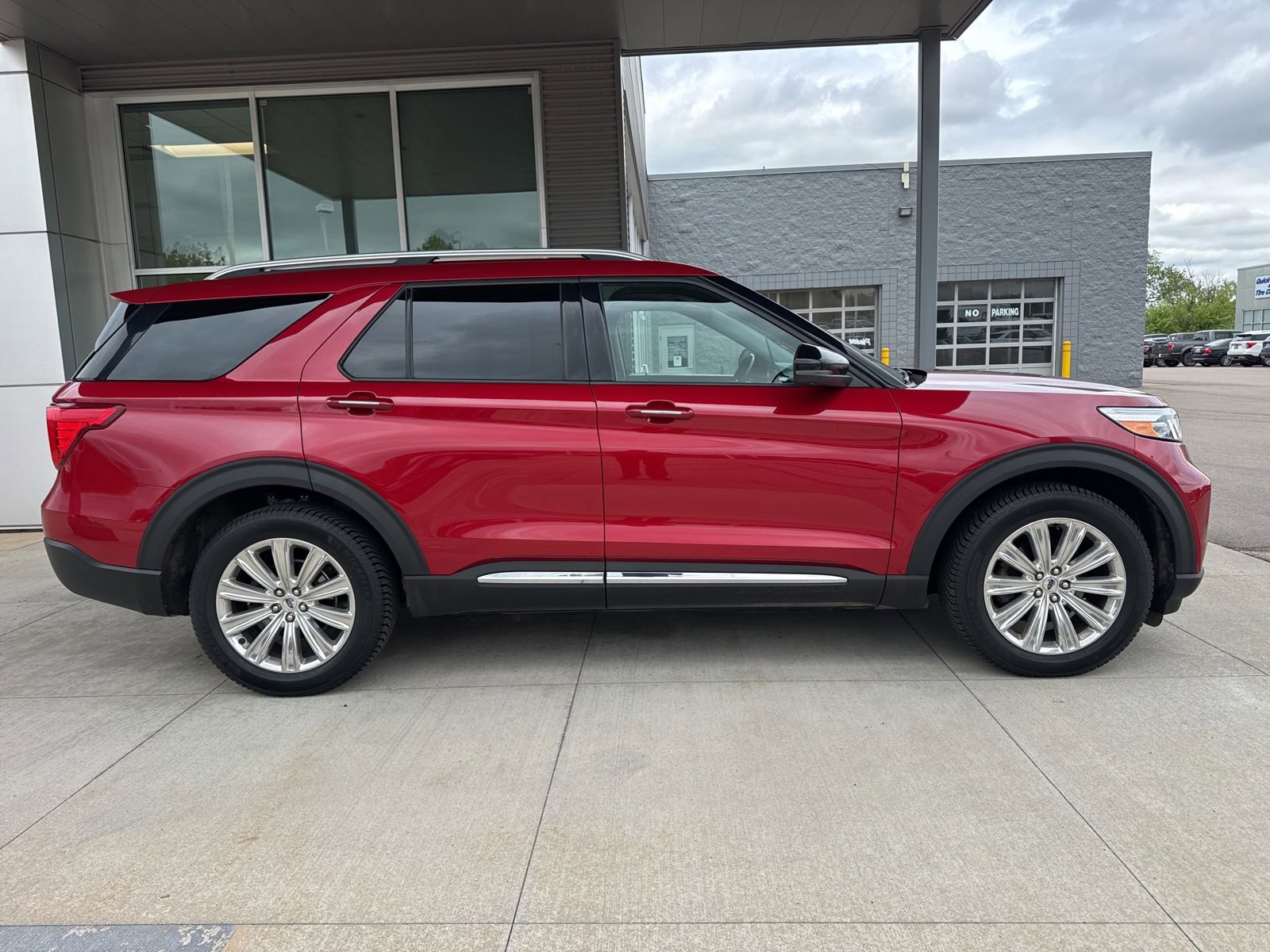 Certified 2020 Ford Explorer Limited w/ Class III Trailer Tow Package AWD/4WD image 9