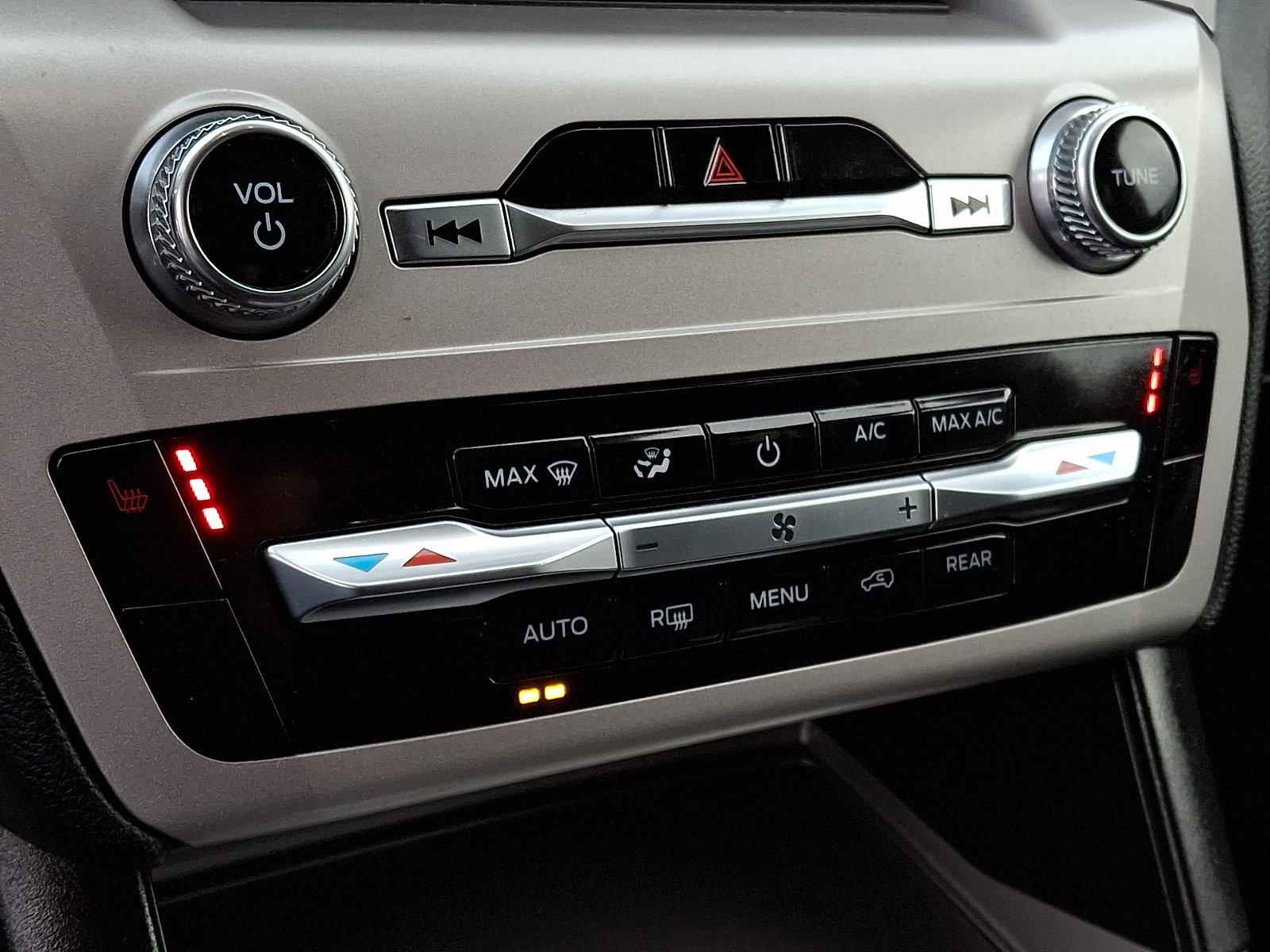 Certified 2023 Ford Explorer XLT image 17