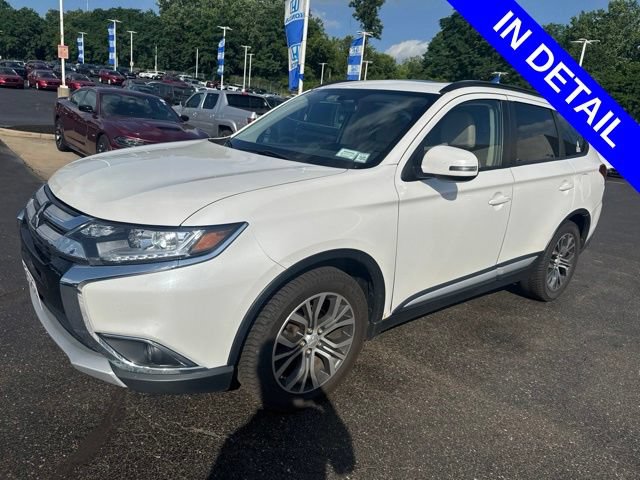 Used 2016 Mitsubishi Outlander SEL FWD image 2