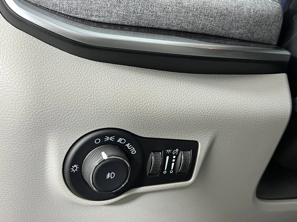 Used 2022 Jeep Compass Latitude w/ Convenience Group image 18