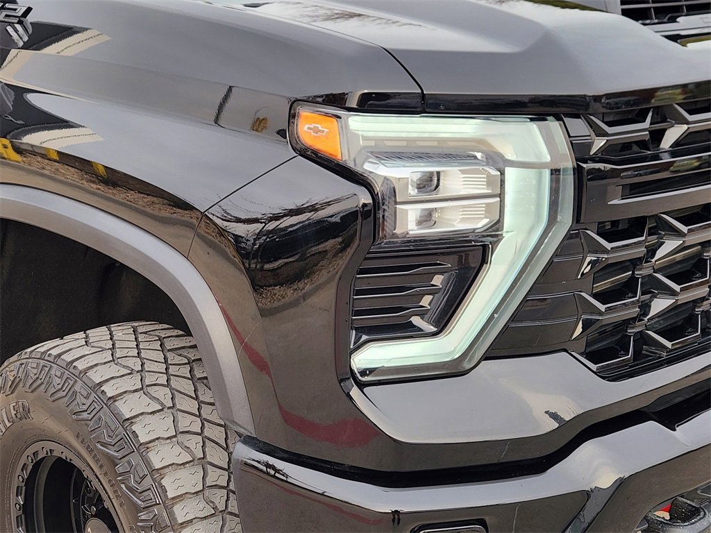 Used 2024 Chevrolet Silverado 2500 ZR2 w/ Technology Package image 7