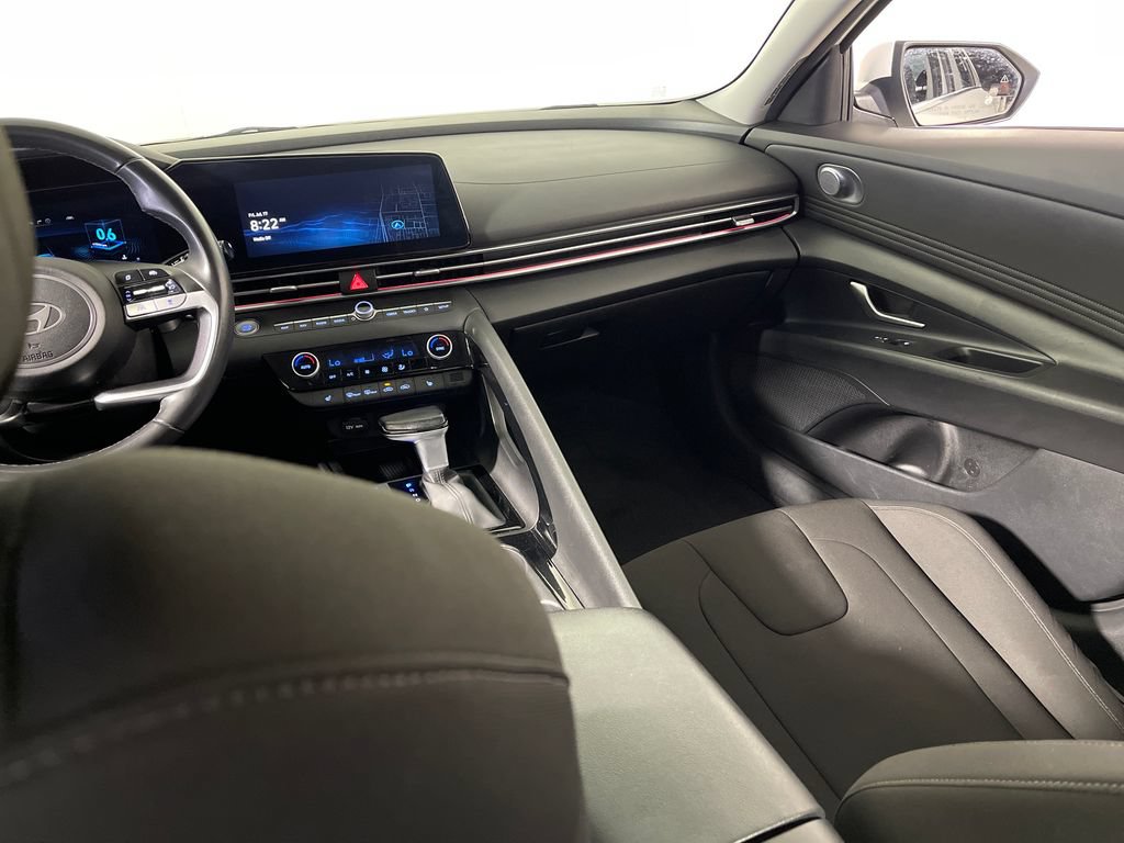 Certified 2025 Hyundai Elantra SEL FWD image 17