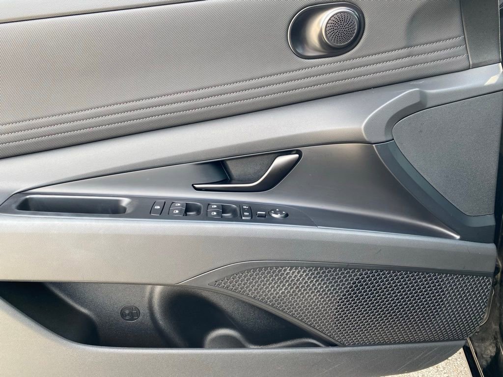 Used 2025 Hyundai Elantra Sport image 22