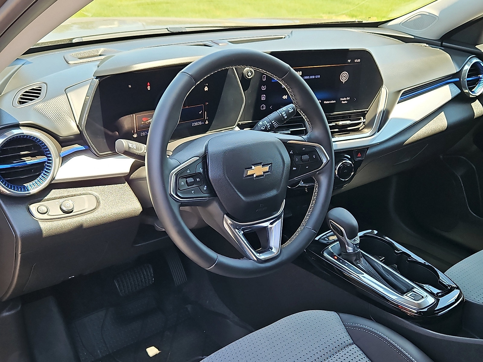 Certified 2024 Chevrolet Trax LT w/ Driver Confidence Package FWD image 25