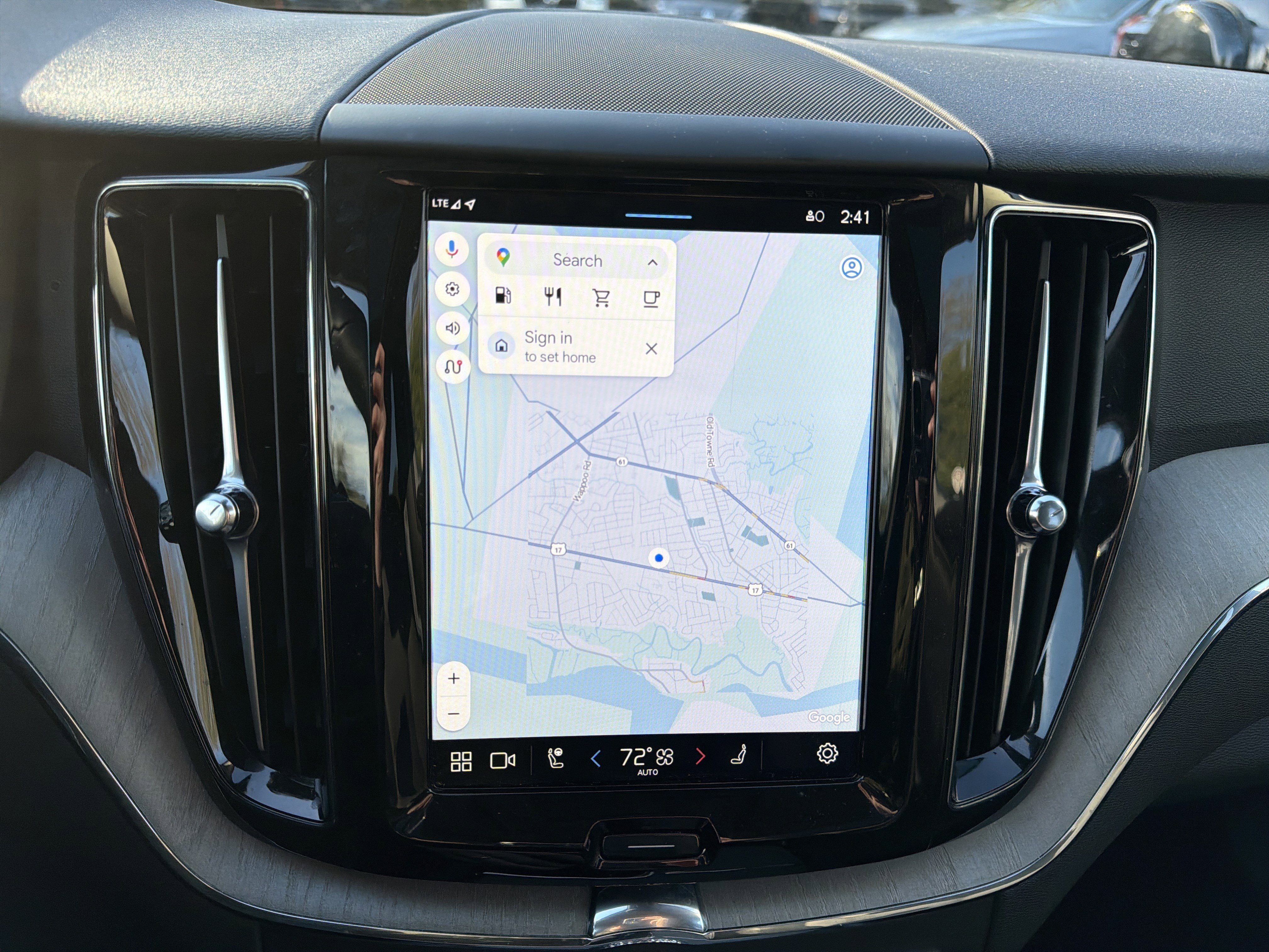 Certified 2025 Volvo XC60 B5 Plus image 24