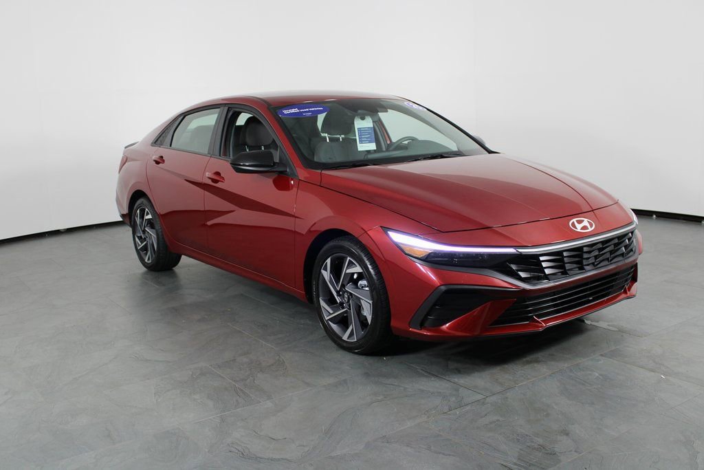 Certified 2025 Hyundai Elantra Sport image 13