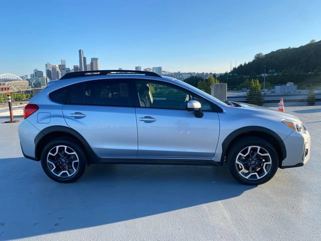 Used 2017 Subaru Crosstrek 2.0i Premium w/ Moonroof Package AWD/4WD image 2