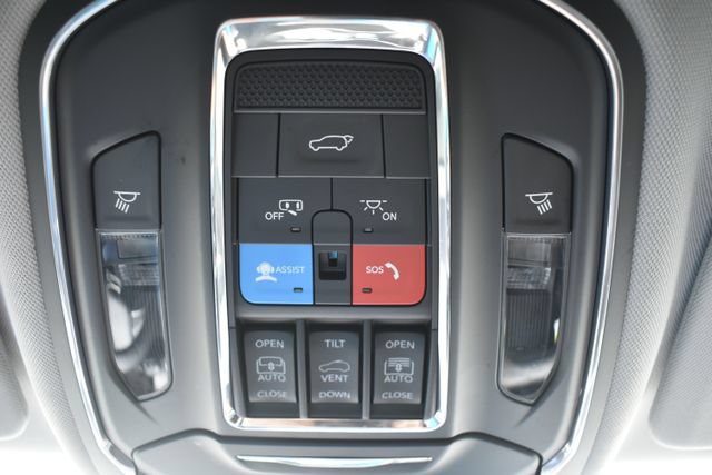 Used 2023 Jeep Grand Cherokee L Limited AWD/4WD image 37