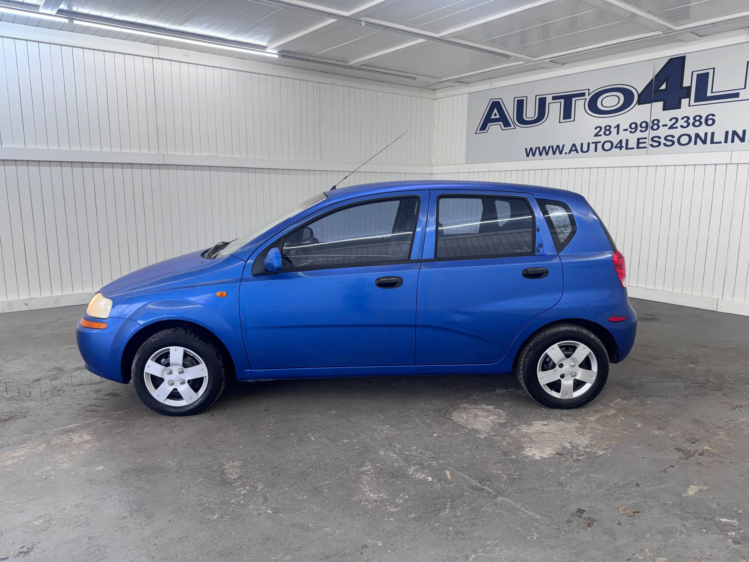 Used 2004 Chevrolet Aveo Hatchback FWD image 8
