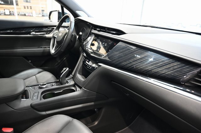 Used 2025 Cadillac XT6 Premium Luxury image 14