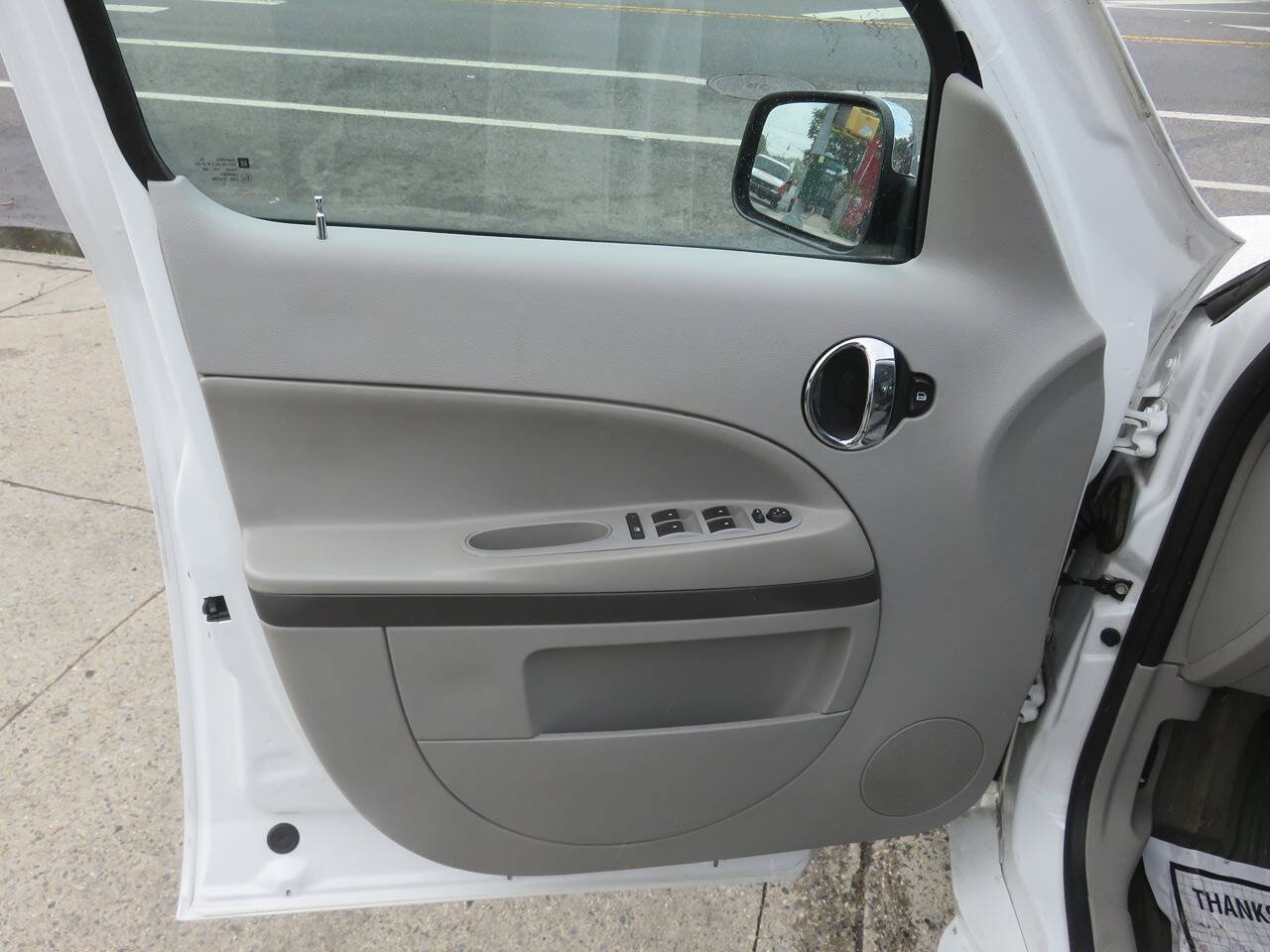 Used 2011 Chevrolet HHR LT FWD image 23