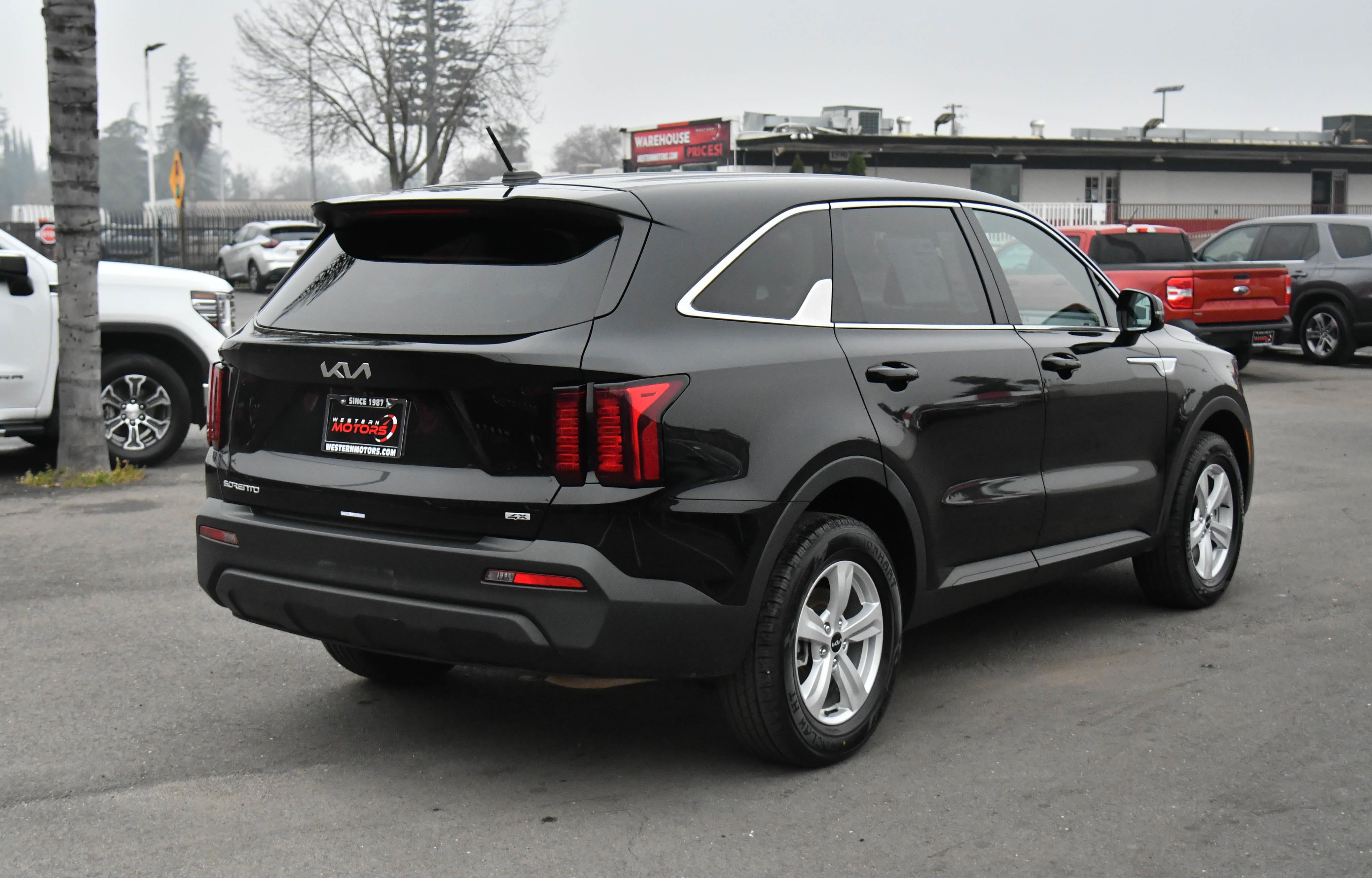 Used 2023 Kia Sorento LX image 8