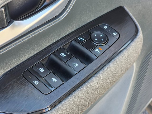 Used 2025 Nissan Kicks SV w/ Illumination Package image 23