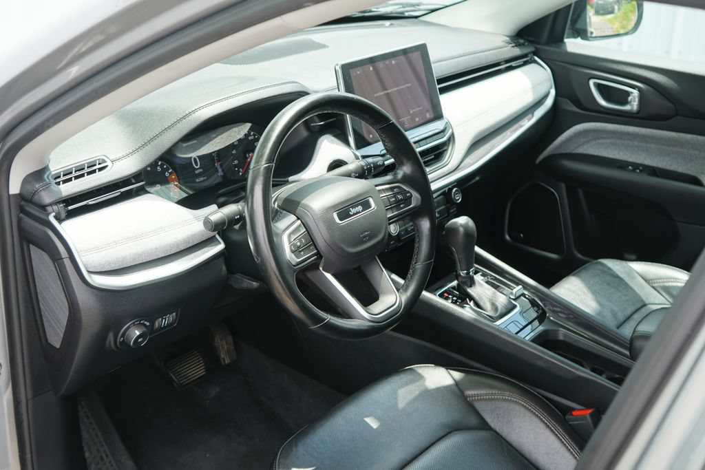Used 2022 Jeep Compass Latitude w/ Sun and Sound Group AWD/4WD image 12