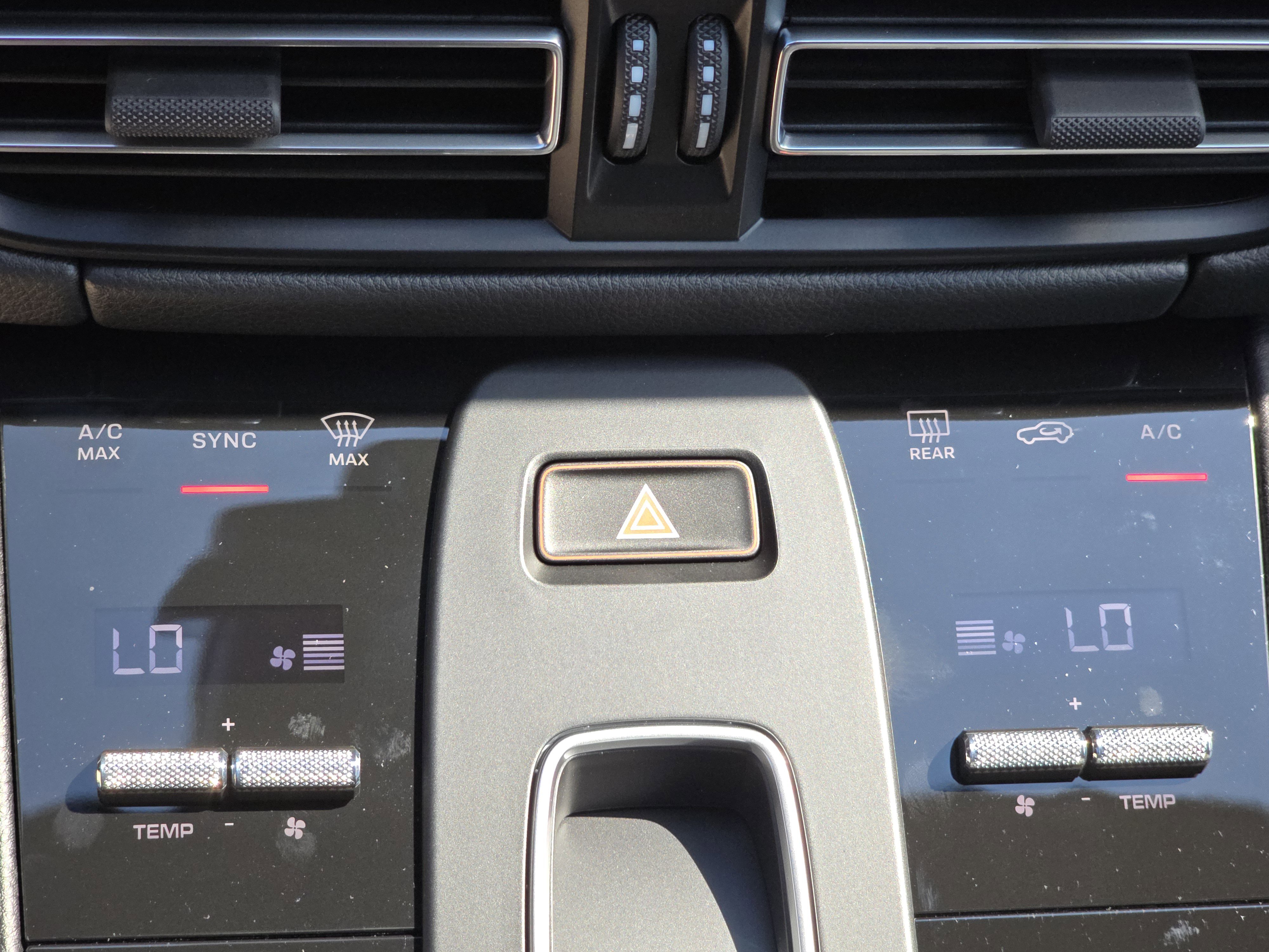 New 2025 Porsche Macan GTS image 28