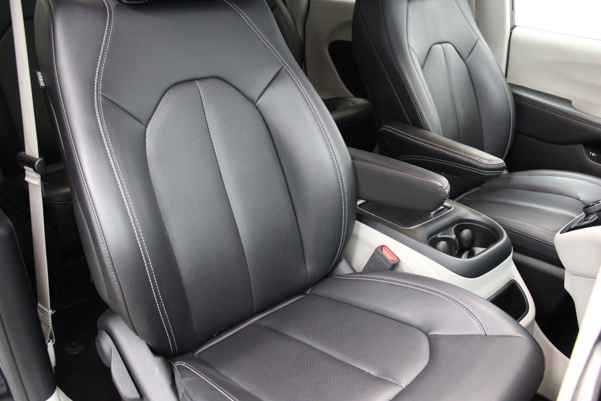 Used 2024 Chrysler Pacifica Select image 28