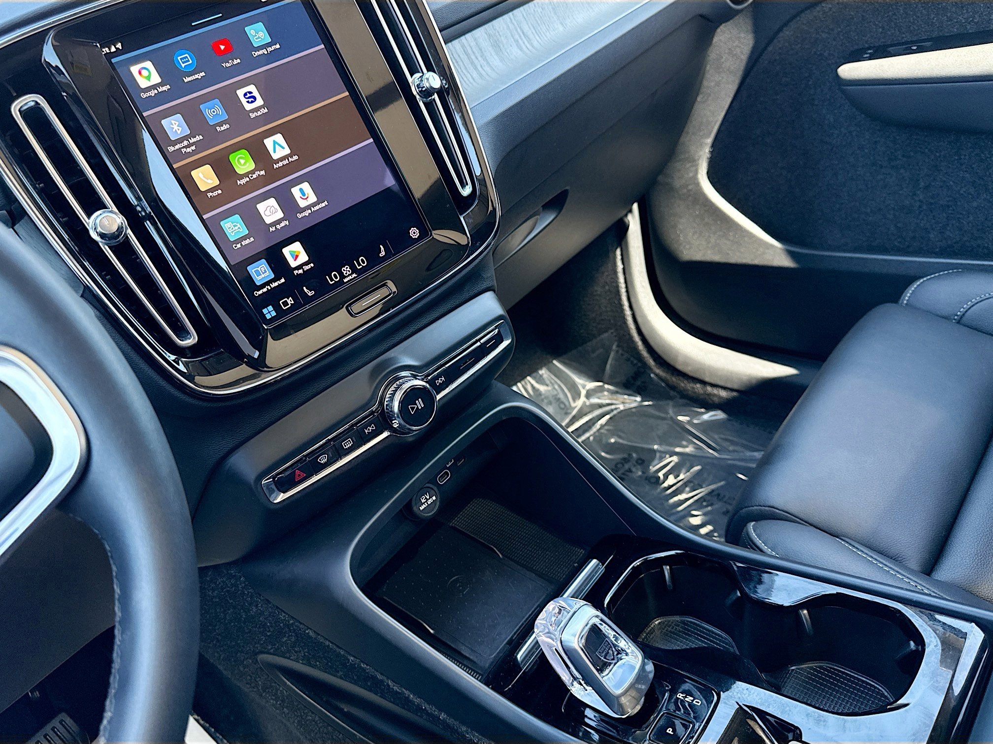 Used 2025 Volvo XC40 B5 Ultra image 28