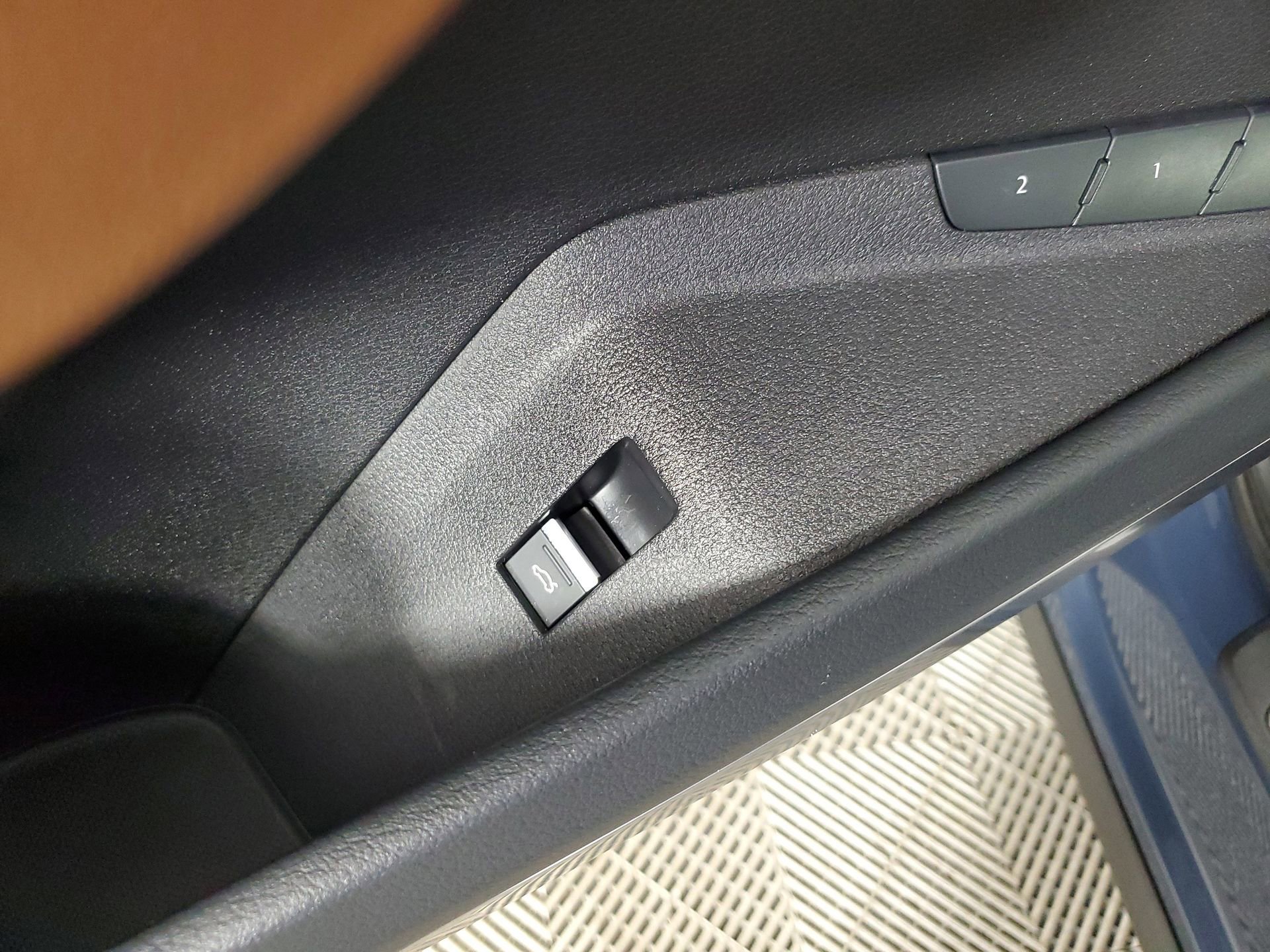 Used 2023 Audi e-tron Premium Plus w/ Premium Plus Package image 32