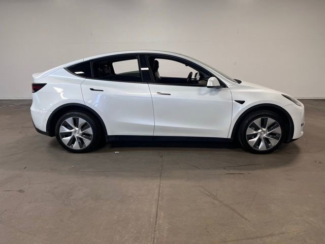 Used 2022 Tesla Model Y Long Range image 2