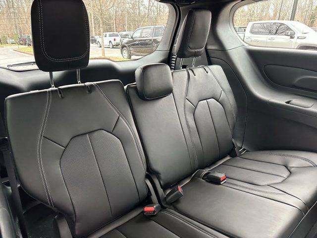 New 2026 Chrysler Pacifica Select FWD image 17