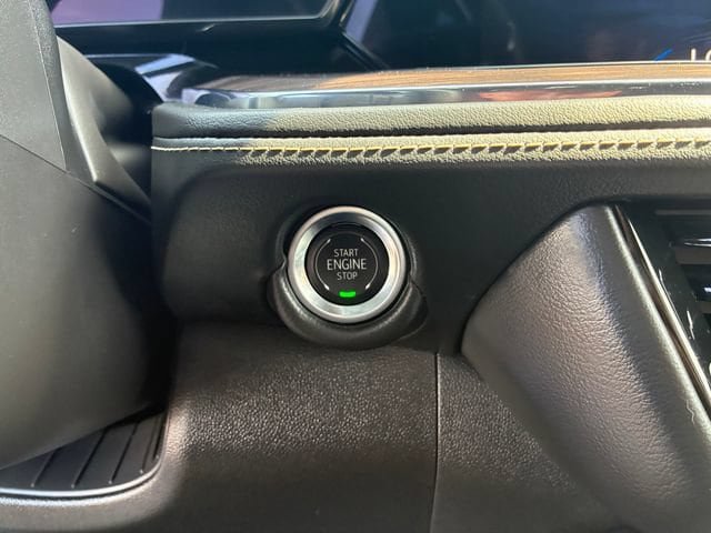 Used 2025 Chevrolet Suburban Premier AWD/4WD image 30