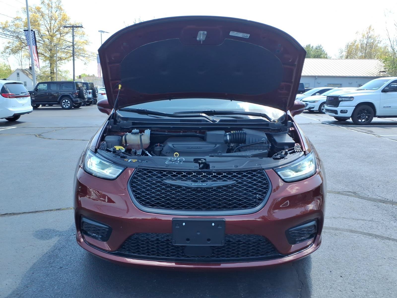 Certified 2022 Chrysler Pacifica Touring-L w/ S Appearance Package AWD/4WD image 25