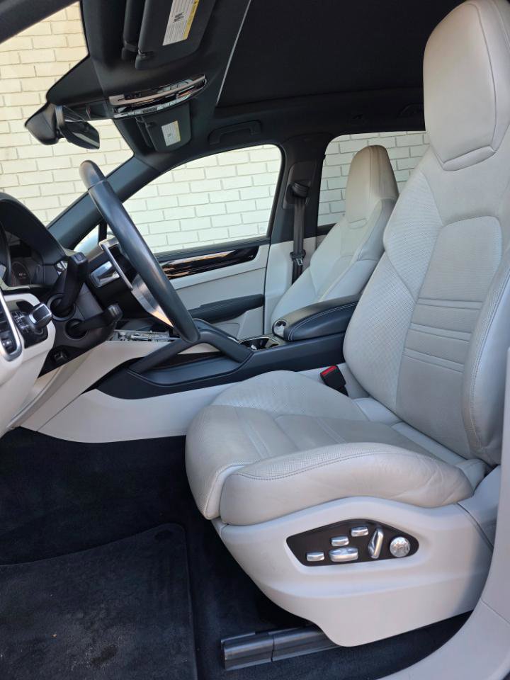 Used 2019 Porsche Cayenne AWD/4WD image 11