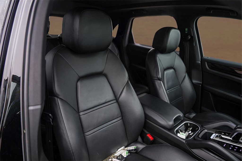 Used 2020 Porsche Cayenne S image 21