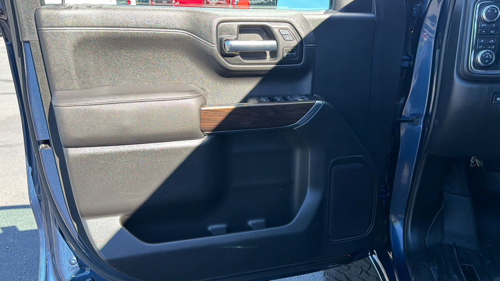 Used 2019 GMC Sierra 1500 SLT w/ SLT Convenience Package AWD/4WD image 23